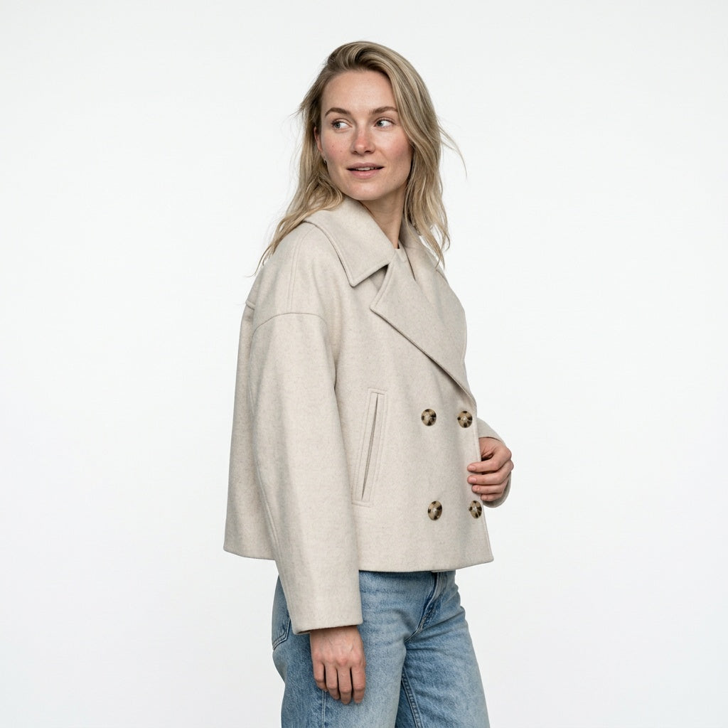 Jakke dame dobbeltknappet beige set fra siden