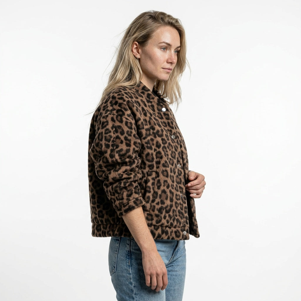 Bomberjakke dame leopardprint set fra siden