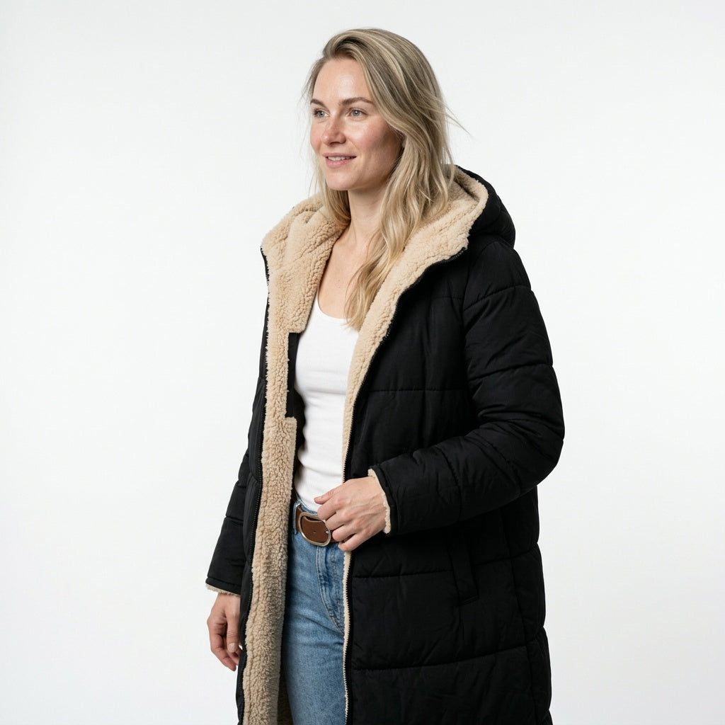 Lang frakke dame vendbar sort set fra siden